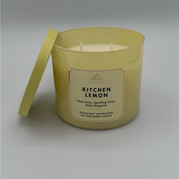 White Barn Kitchen Lemon Scented Candle - Picture 2 of 3